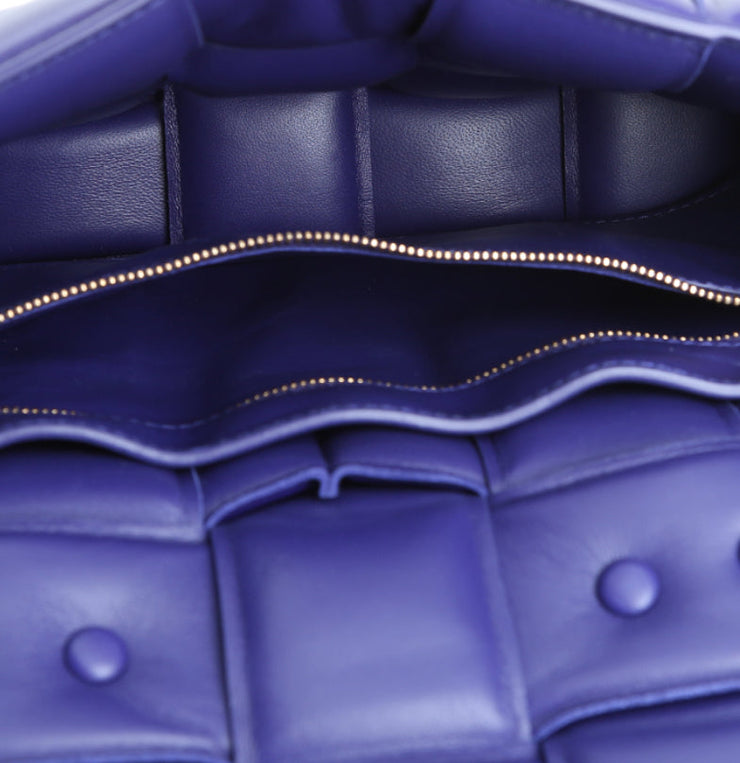 Borsa a tracolla Bottega Veneta Cassette in pelle intrecciata viola